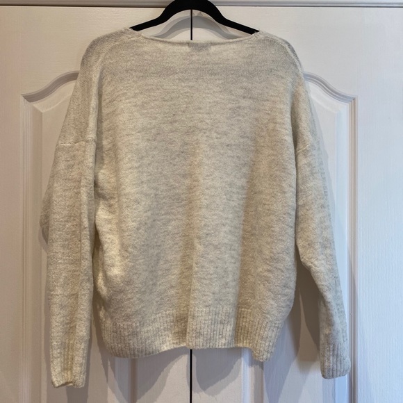 Jacqueline de Yong V-Neck Sweater in Size L - Picture 2 of 6